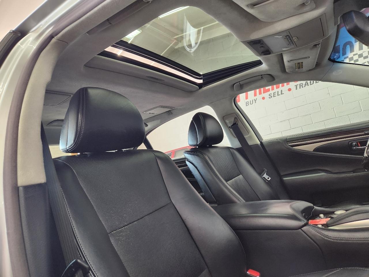 Lexus LS 460  2013