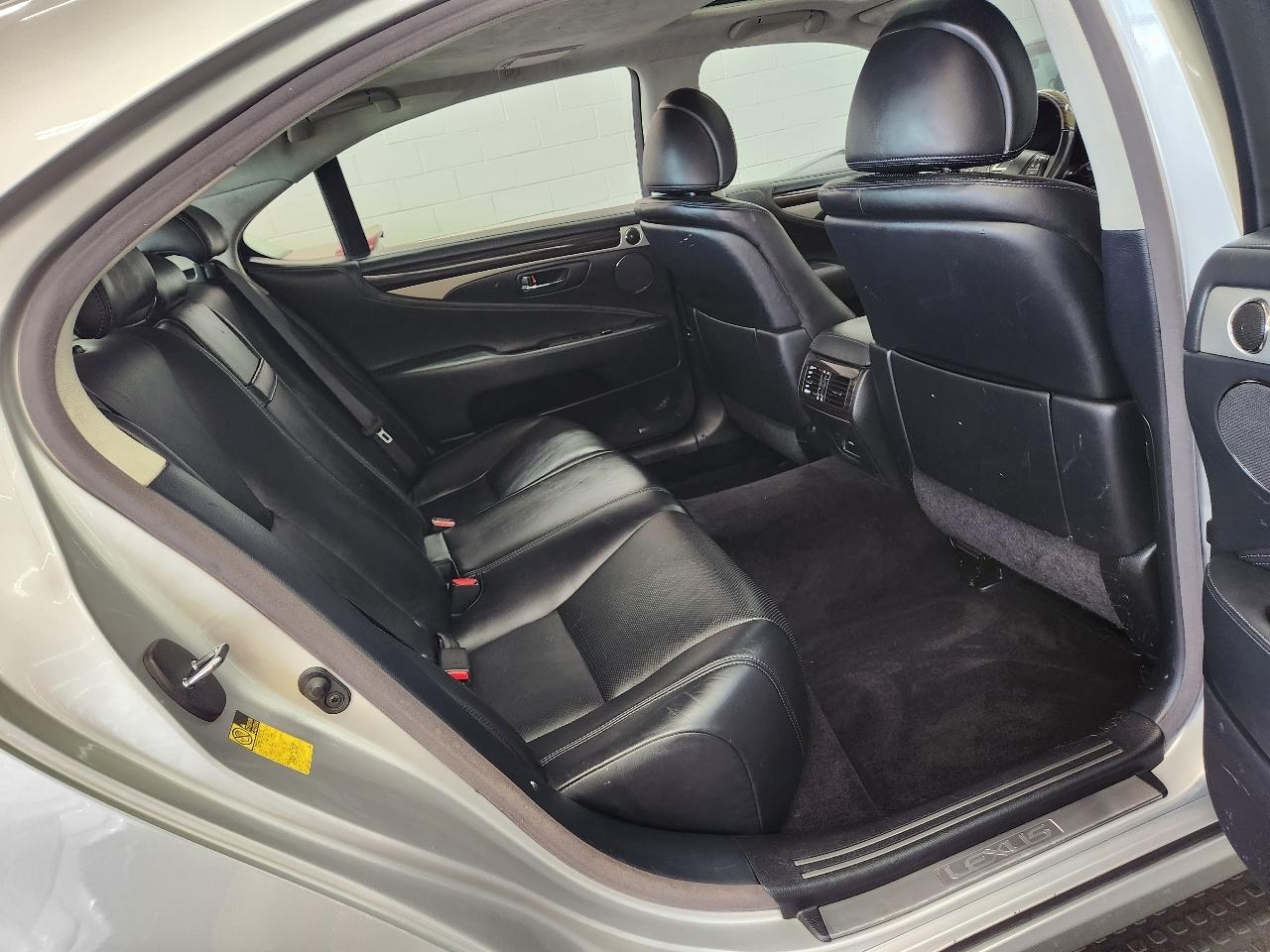 Lexus LS 460  2013