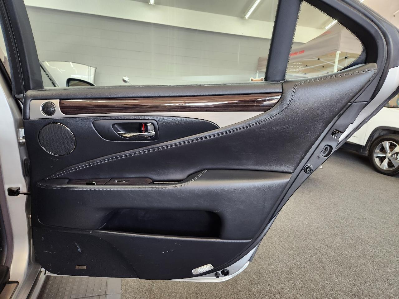 Lexus LS 460  2013