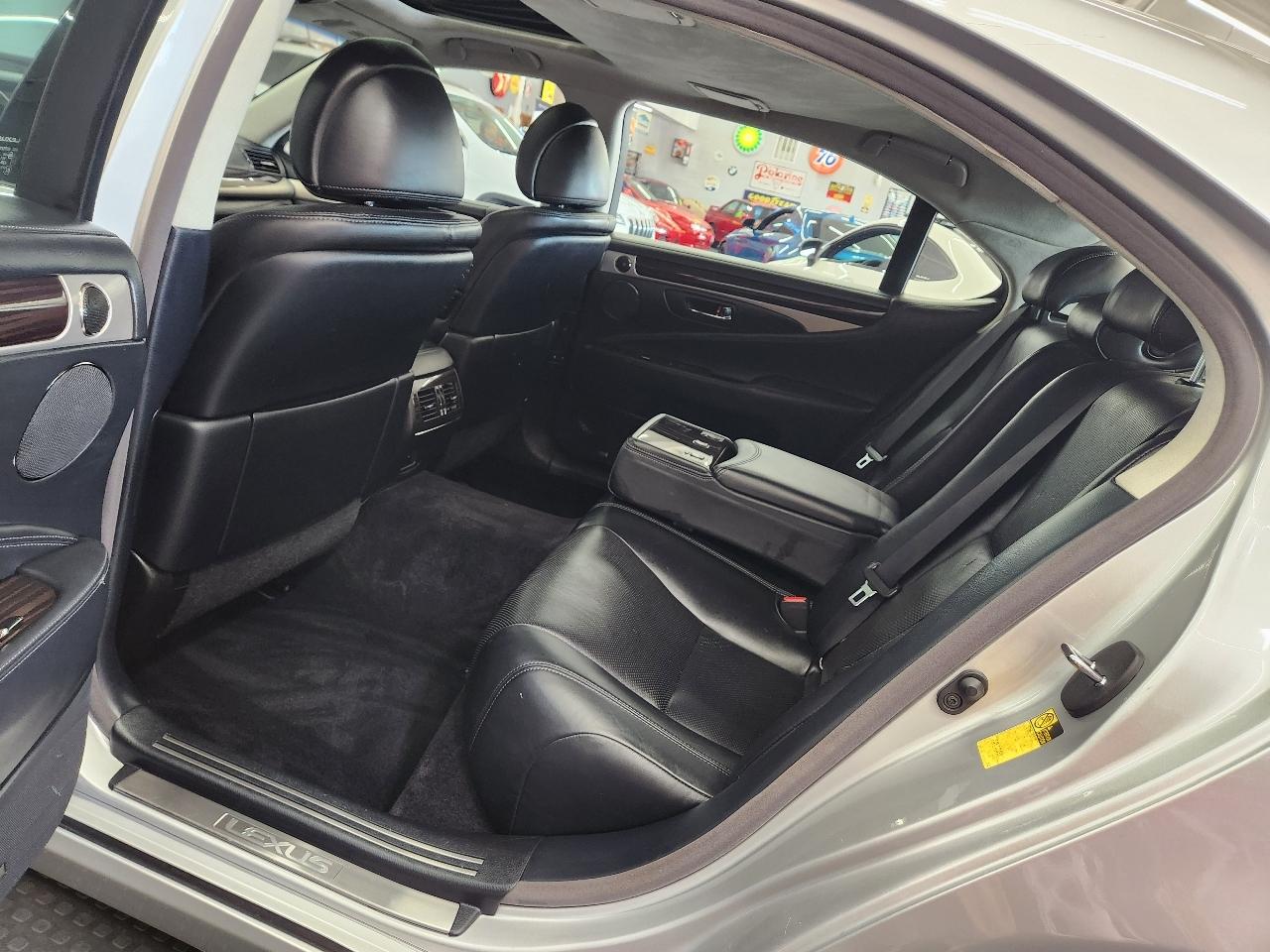 Lexus LS 460  2013
