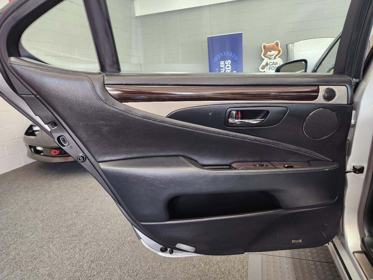 Lexus LS 460  2013