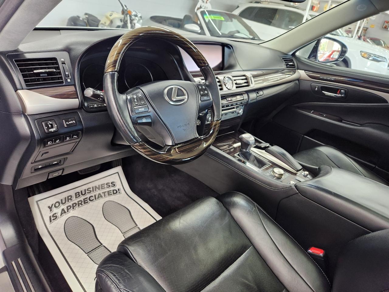 Lexus LS 460  2013
