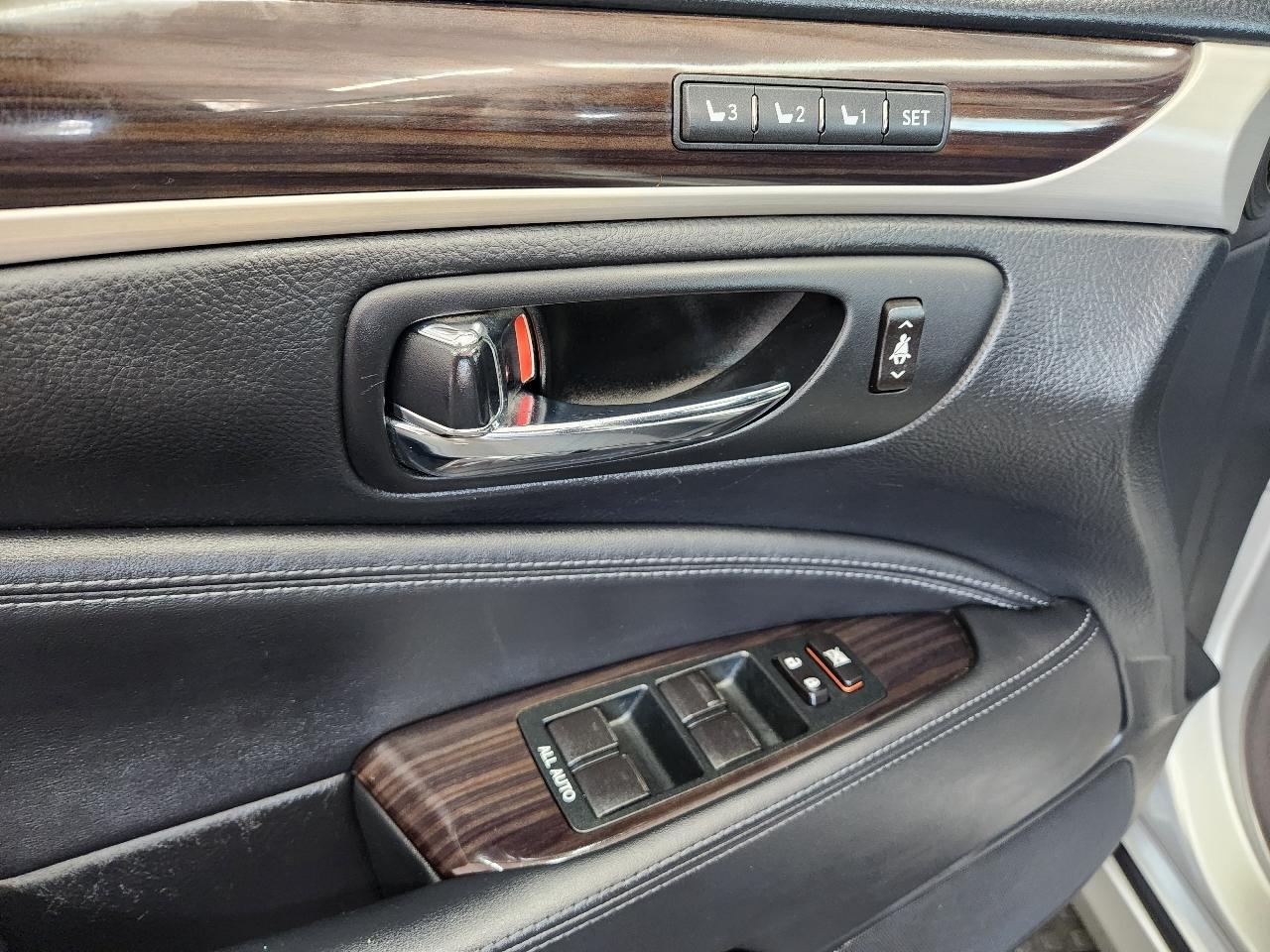 Lexus LS 460  2013