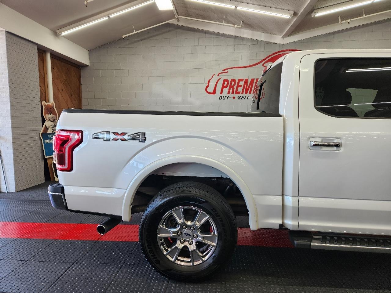 Ford F-150 4WD SuperCab 133" Lariat 2017
