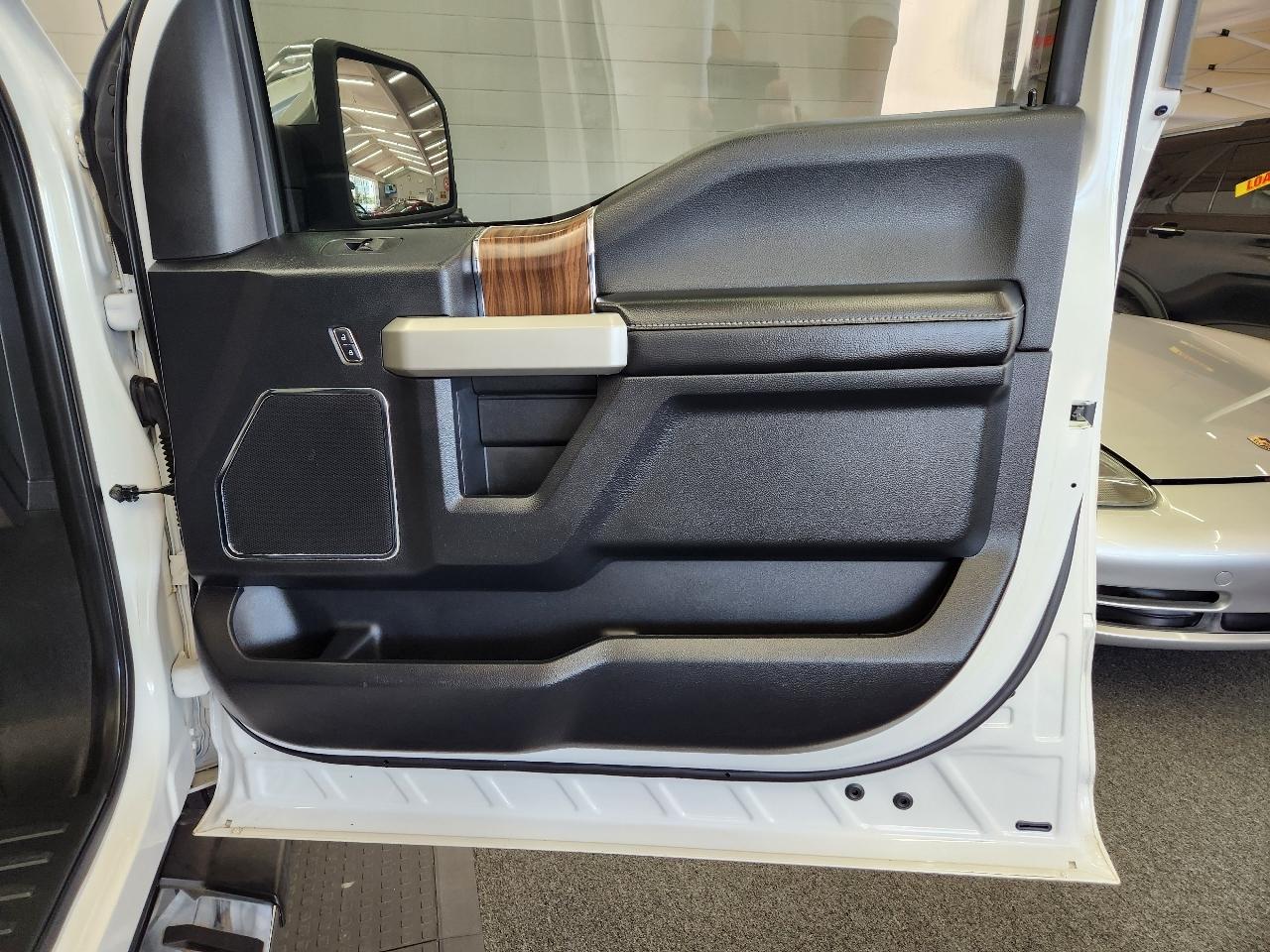 Ford F-150 4WD SuperCab 133" Lariat 2017