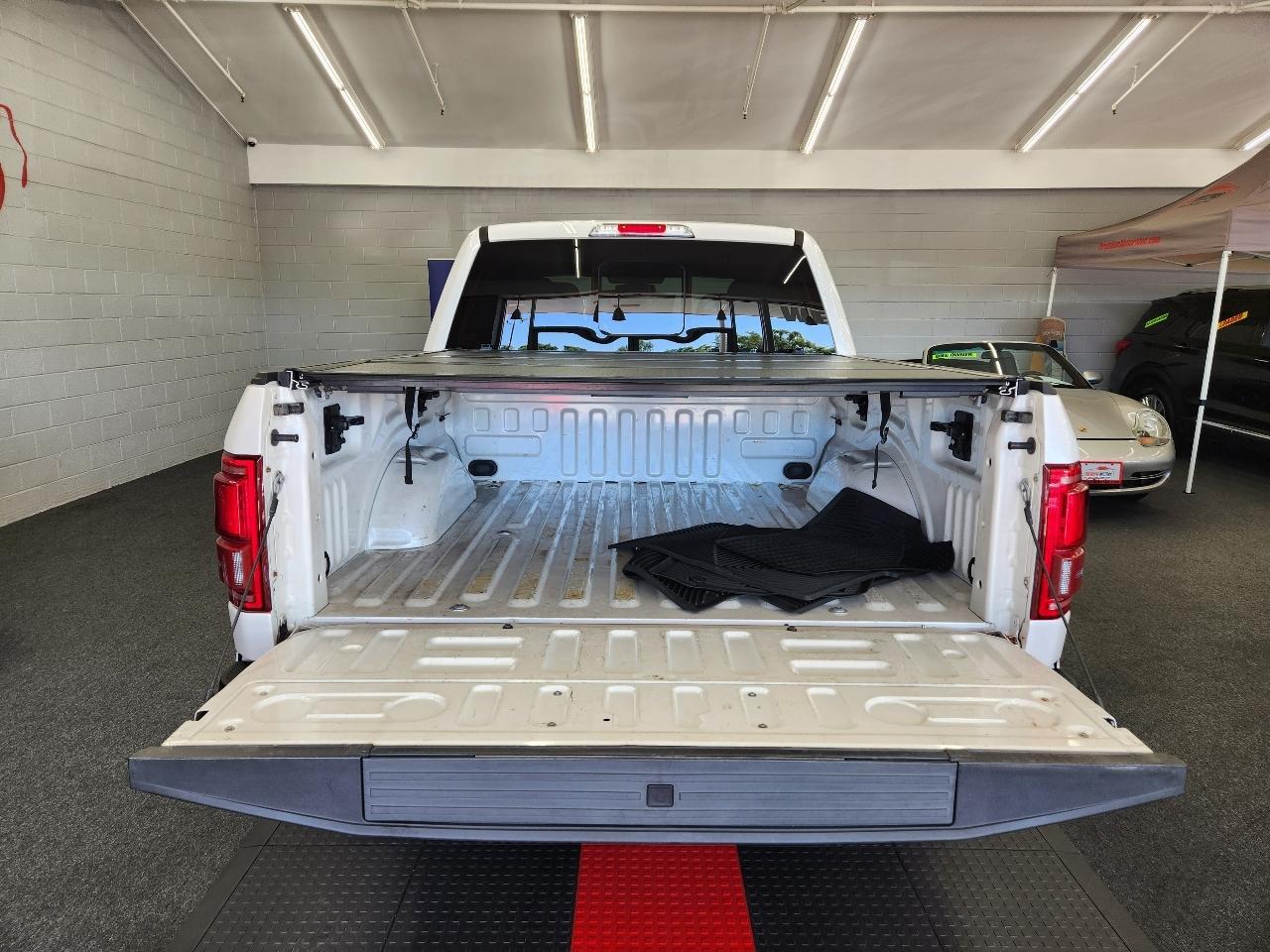 Ford F-150 4WD SuperCab 133" Lariat 2017