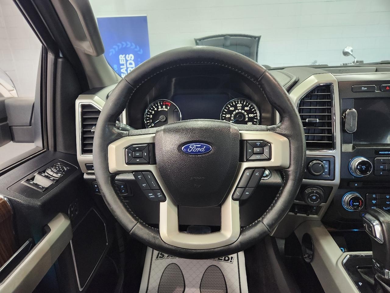Ford F-150 4WD SuperCab 133" Lariat 2017