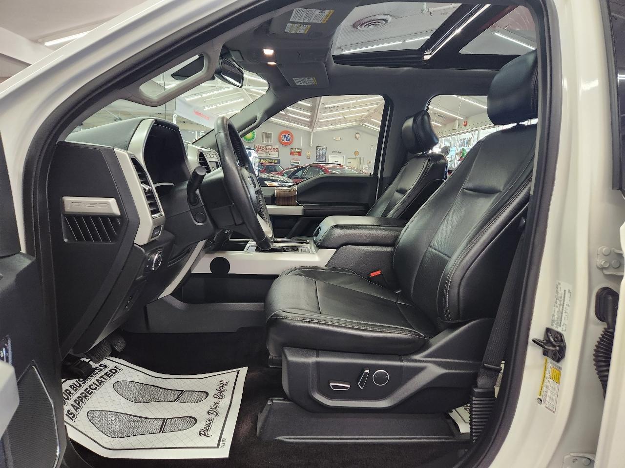 Ford F-150 4WD SuperCab 133" Lariat 2017