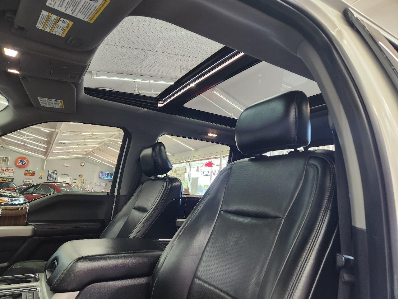Ford F-150 4WD SuperCab 133" Lariat 2017
