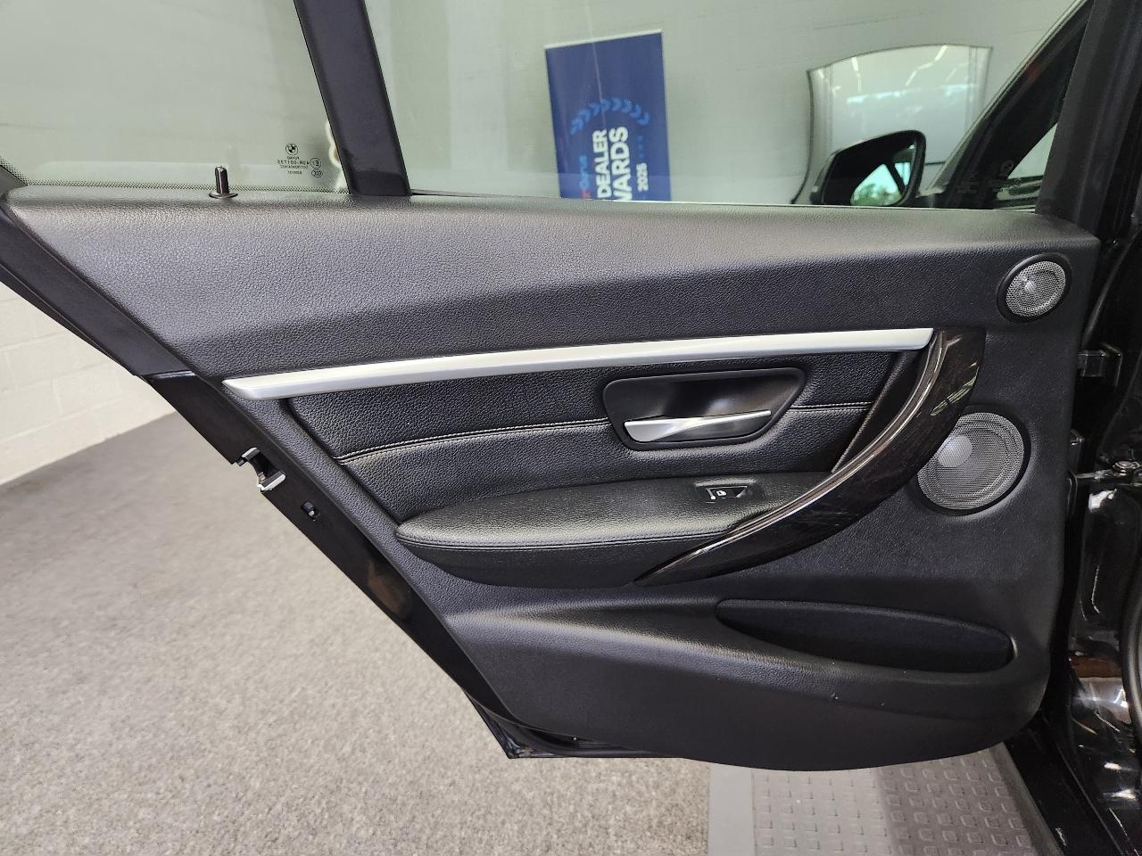BMW 3-Series  2017