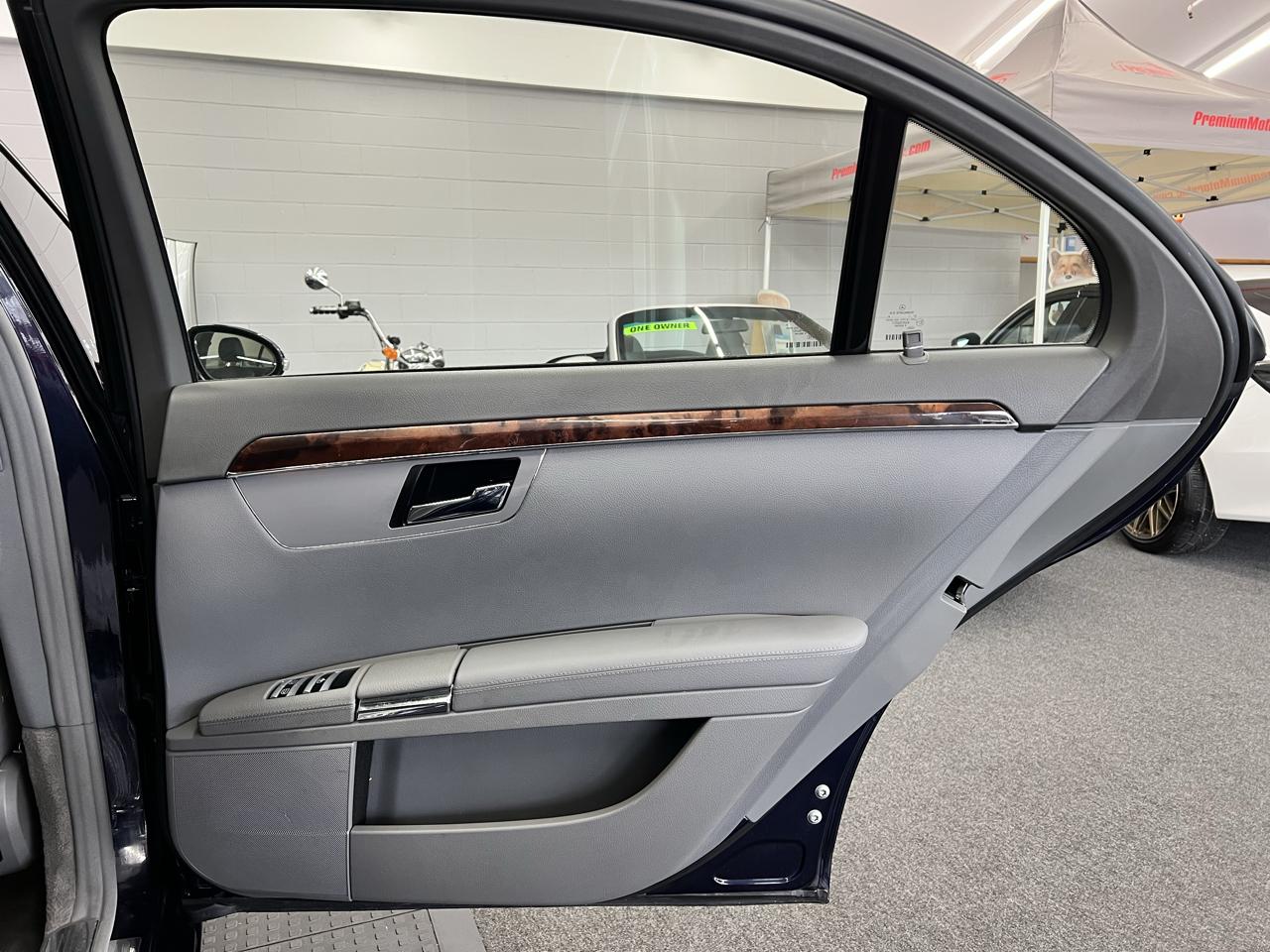 Mercedes-Benz S-Class S550 2007