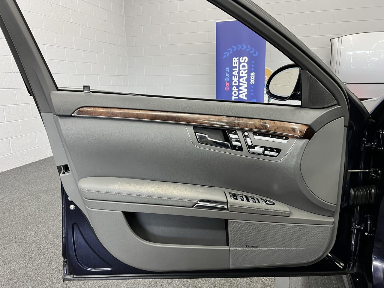 Mercedes-Benz S-Class S550 2007