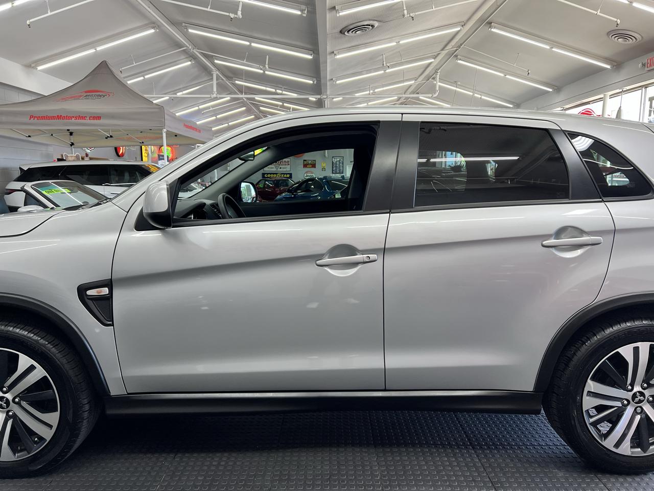 Mitsubishi Outlander Sport ES 4D SUV 4WD 2023
