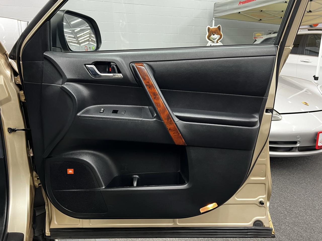 Toyota Highlander Limited 2012