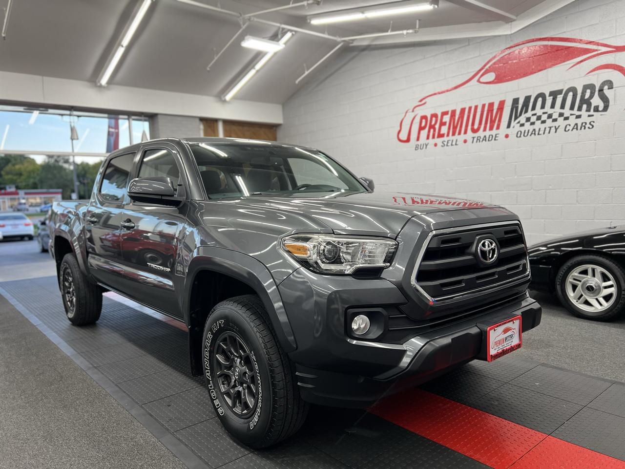 Toyota Tacoma 4WD Double Cab LB V6 AT TRD Sport (Natl) 2017