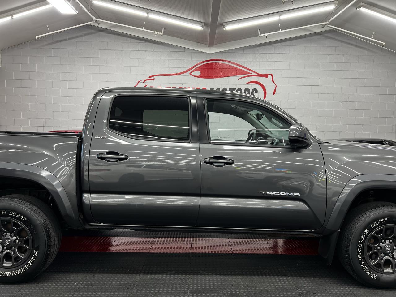 Toyota Tacoma 4WD Double Cab LB V6 AT TRD Sport (Natl) 2017