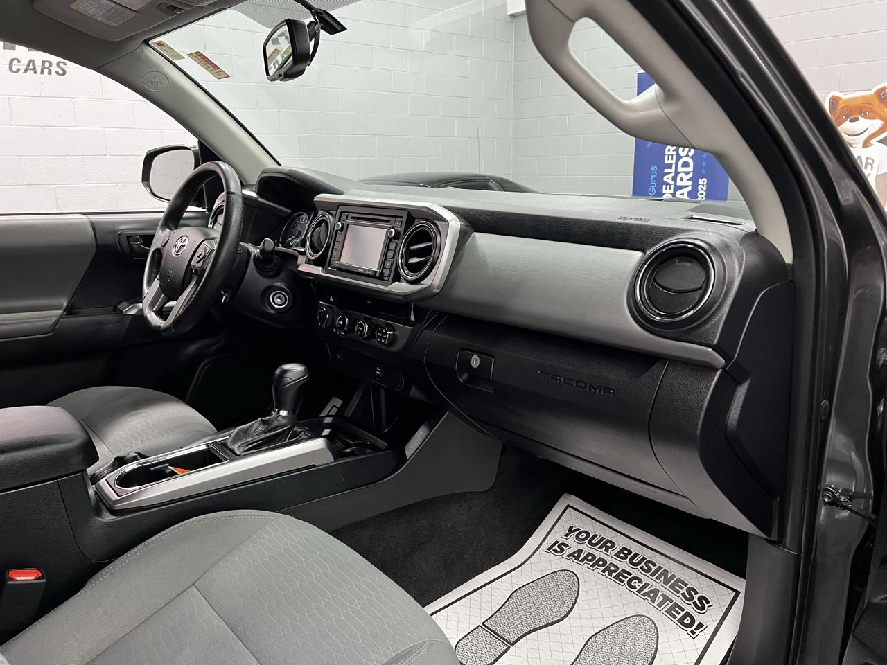 Toyota Tacoma 4WD Double Cab LB V6 AT TRD Sport (Natl) 2017