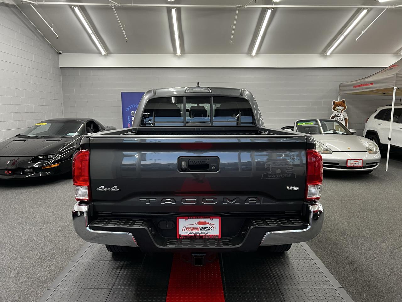 Toyota Tacoma 4WD Double Cab LB V6 AT TRD Sport (Natl) 2017