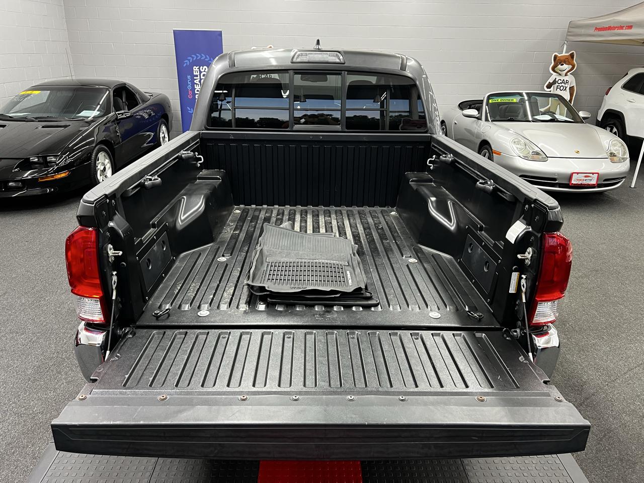 Toyota Tacoma 4WD Double Cab LB V6 AT TRD Sport (Natl) 2017