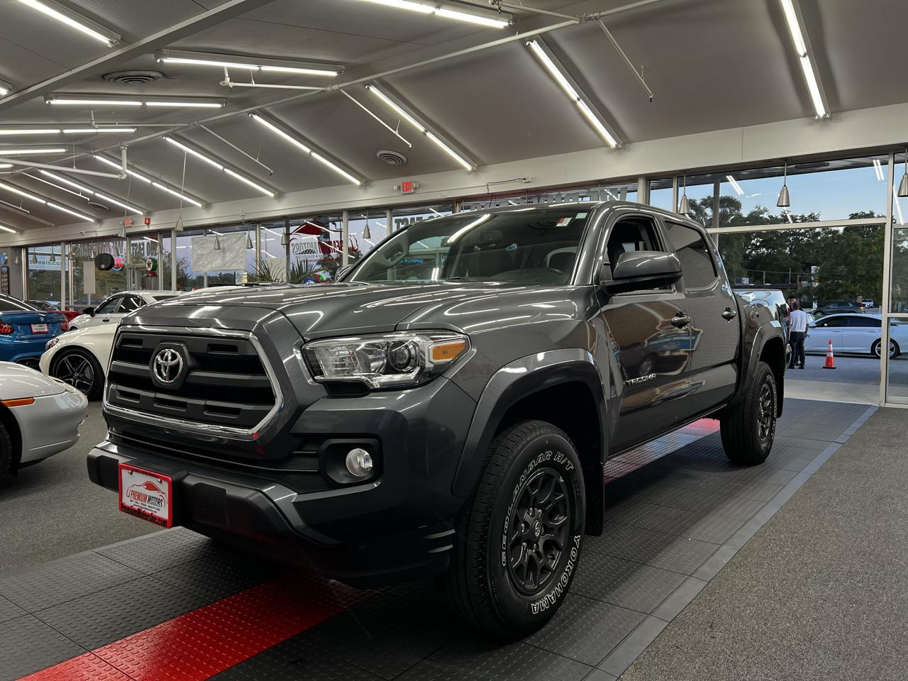 Toyota Tacoma 4WD Double Cab LB V6 AT TRD Sport (Natl) 2017