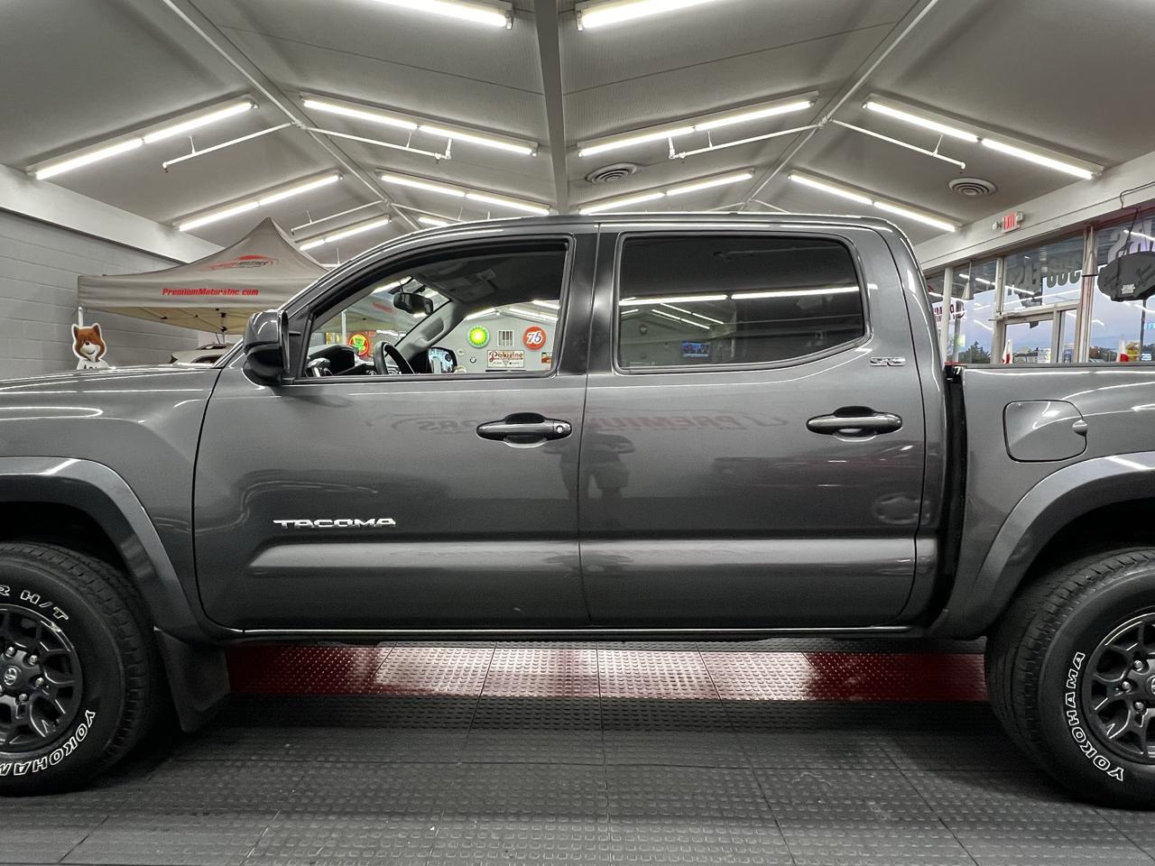 Toyota Tacoma 4WD Double Cab LB V6 AT TRD Sport (Natl) 2017