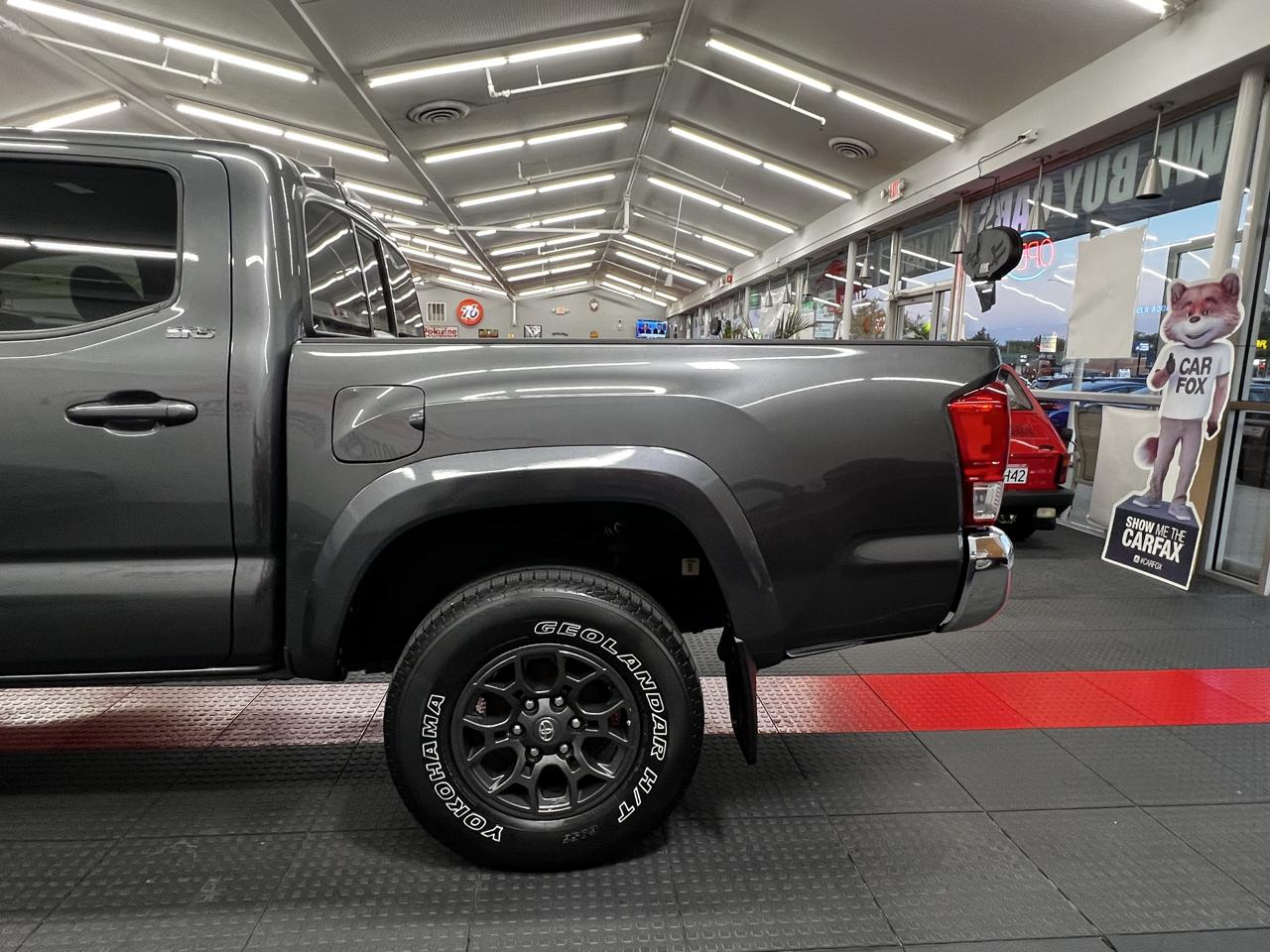 Toyota Tacoma 4WD Double Cab LB V6 AT TRD Sport (Natl) 2017