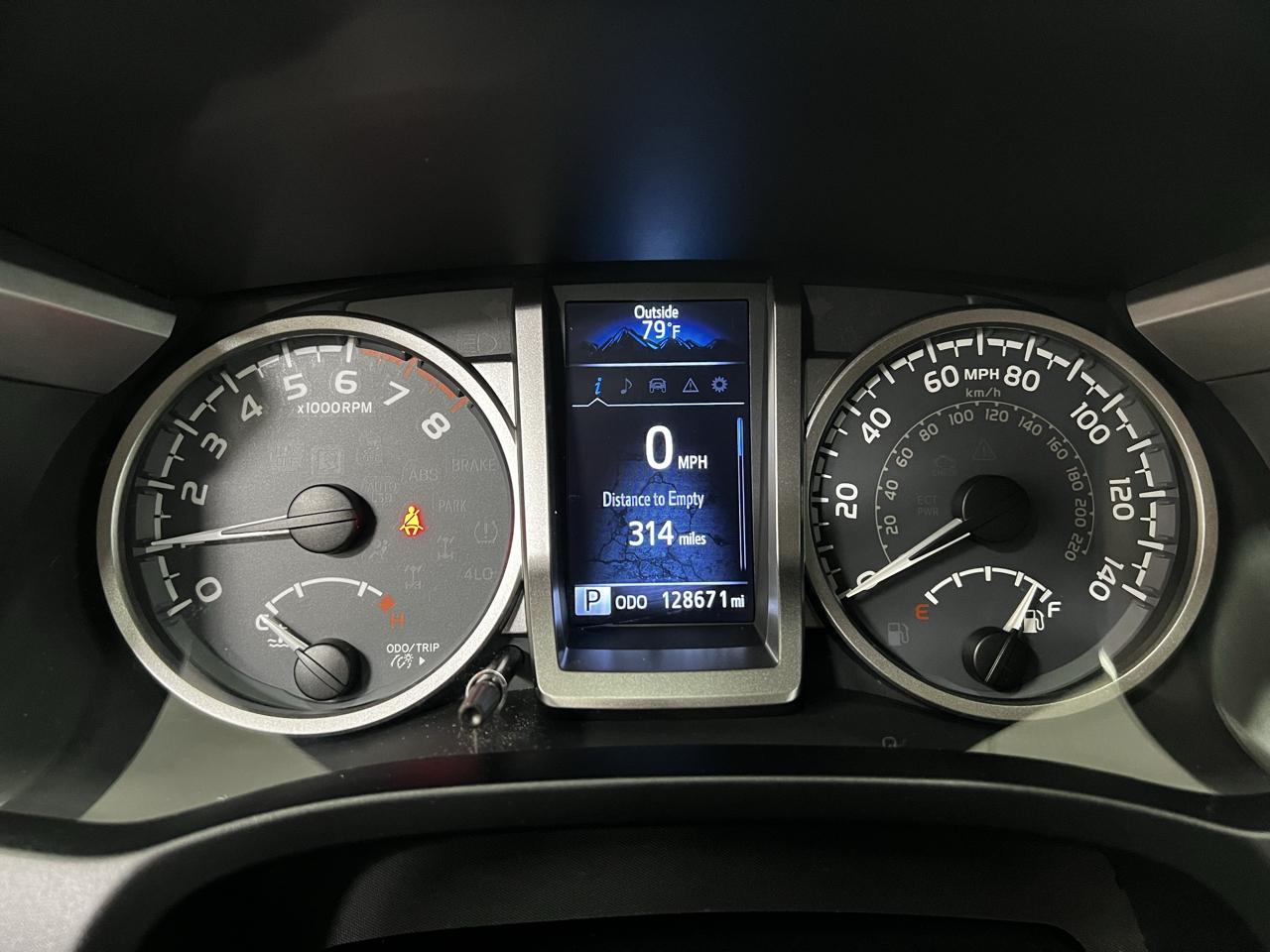 Toyota Tacoma 4WD Double Cab LB V6 AT TRD Sport (Natl) 2017