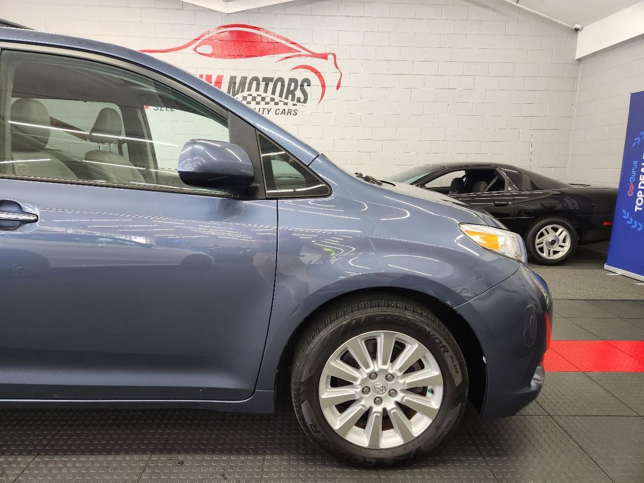 Toyota Sienna XLE 2015