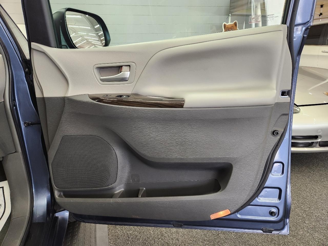 Toyota Sienna XLE 2015