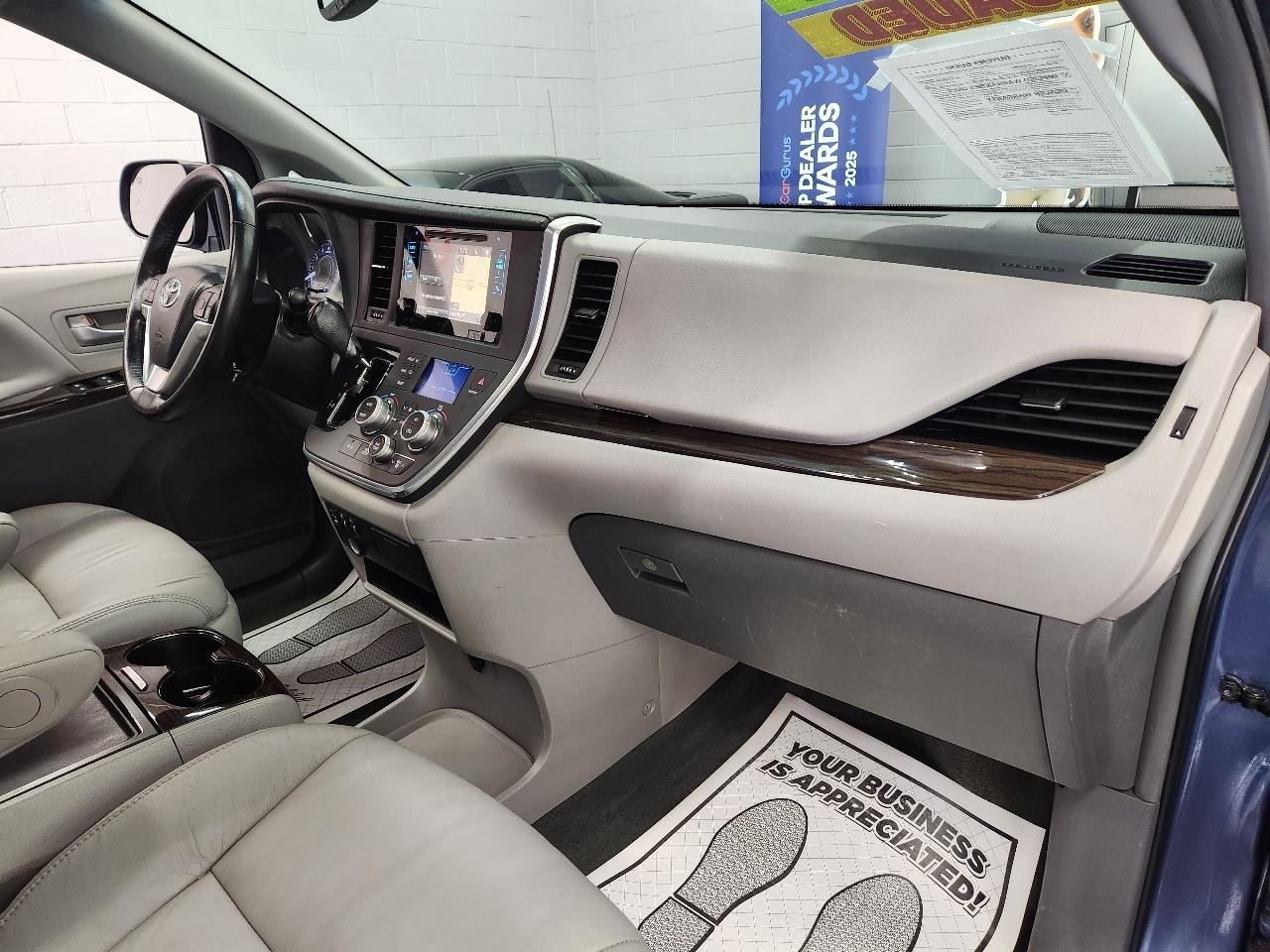 Toyota Sienna XLE 2015