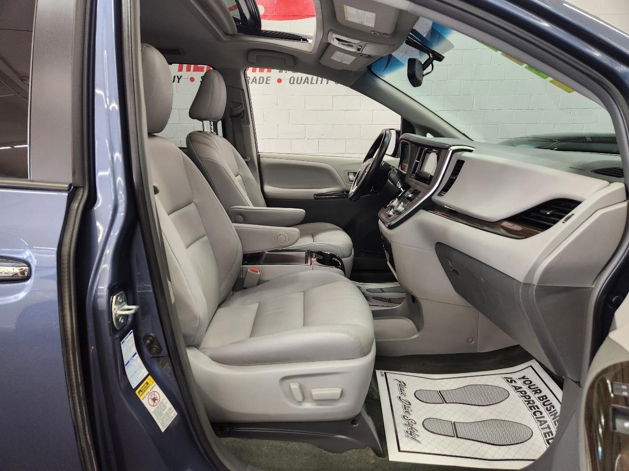 Toyota Sienna XLE 2015