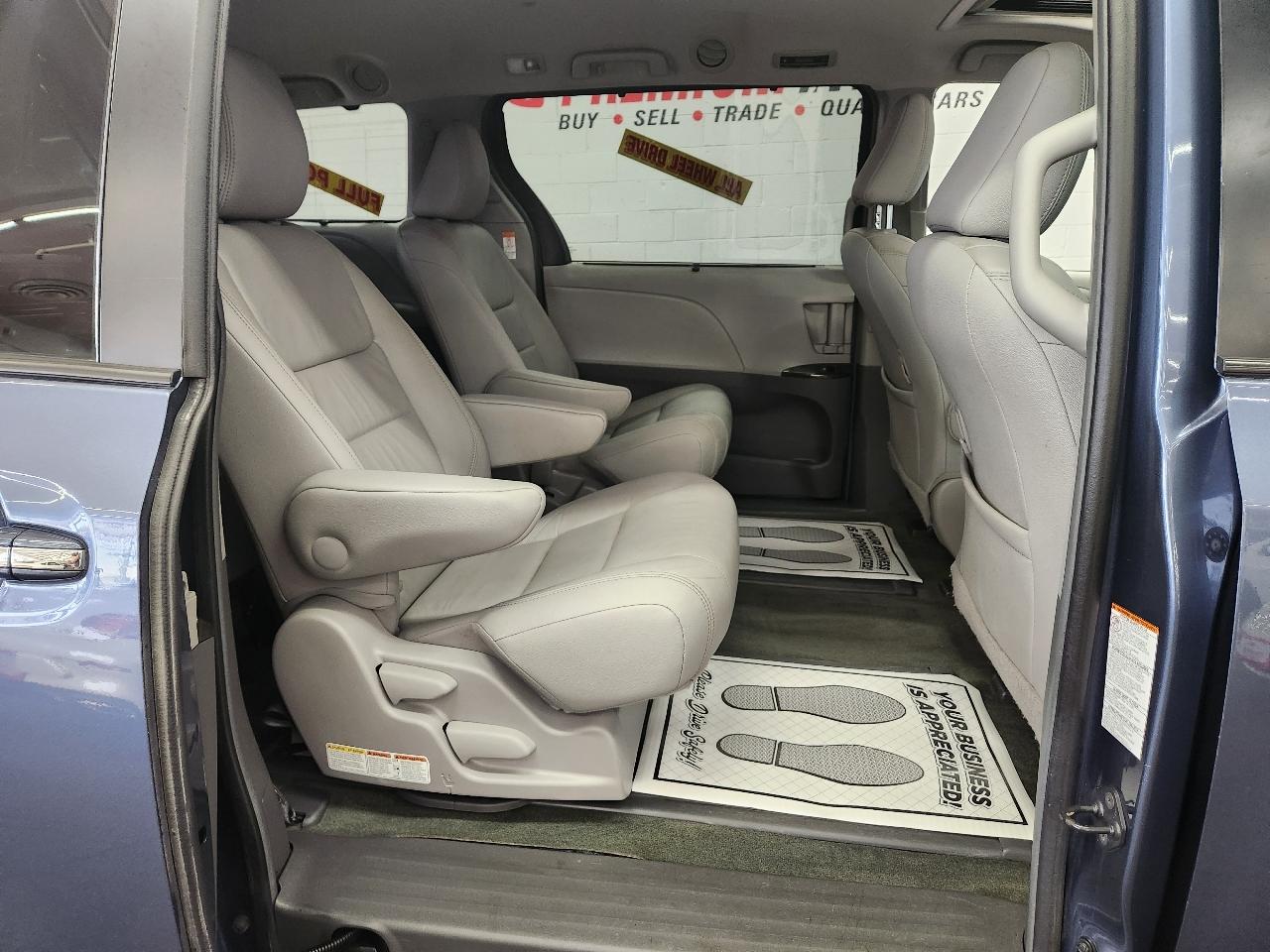 Toyota Sienna XLE 2015