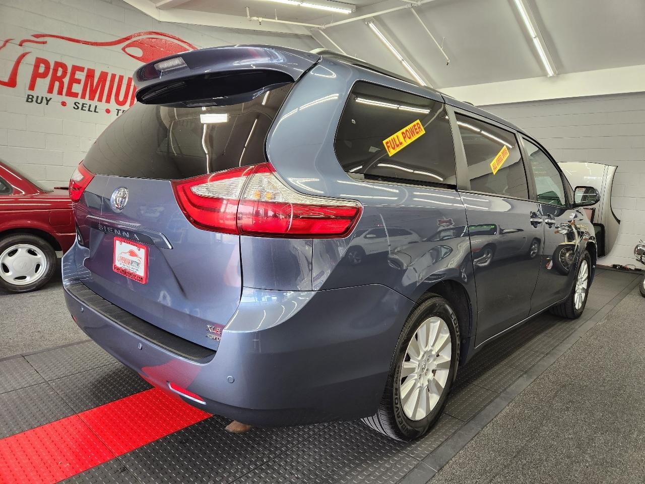 Toyota Sienna XLE 2015