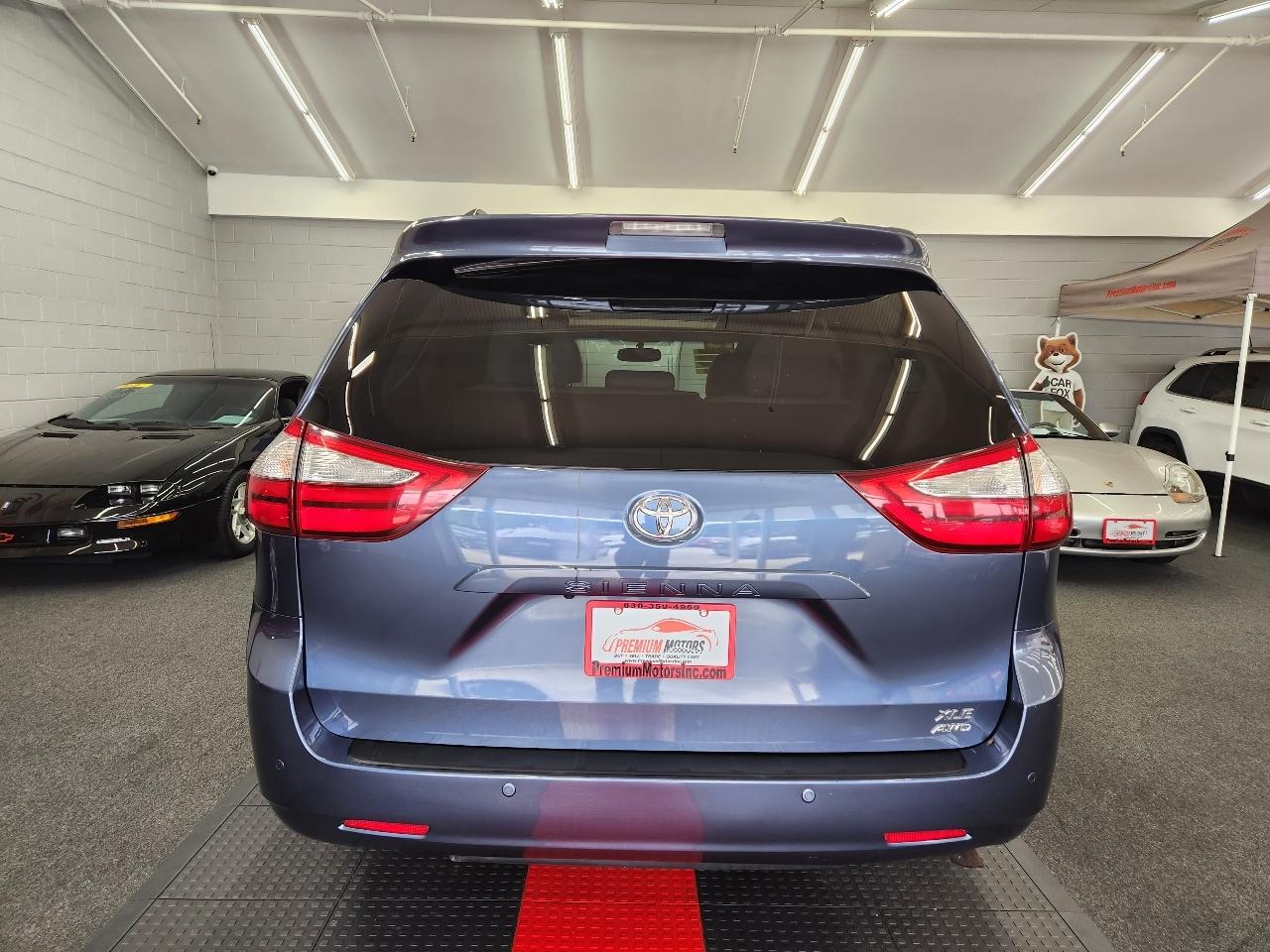 Toyota Sienna XLE 2015