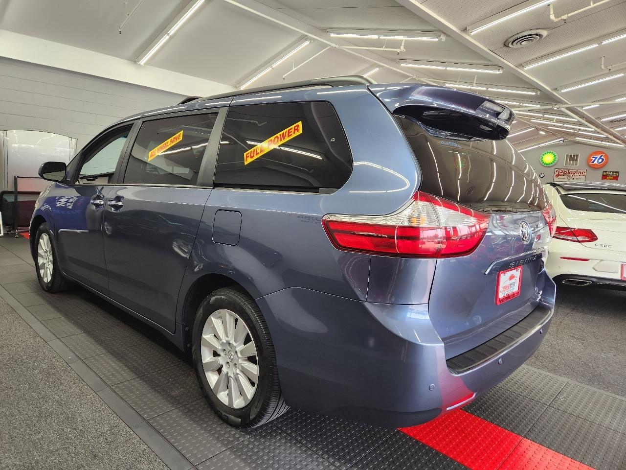 Toyota Sienna XLE 2015