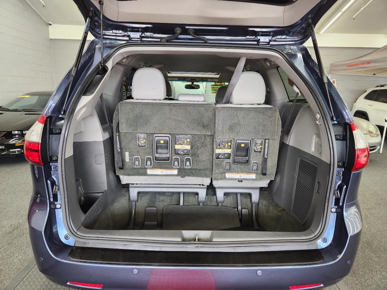 Toyota Sienna XLE 2015