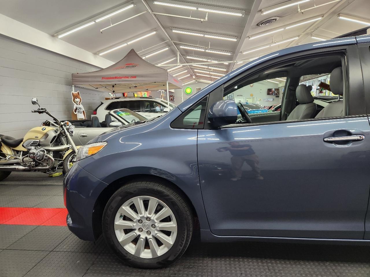 Toyota Sienna XLE 2015