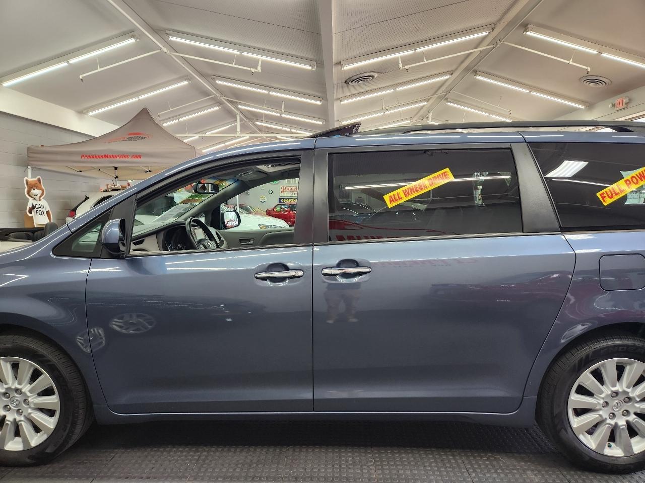 Toyota Sienna XLE 2015