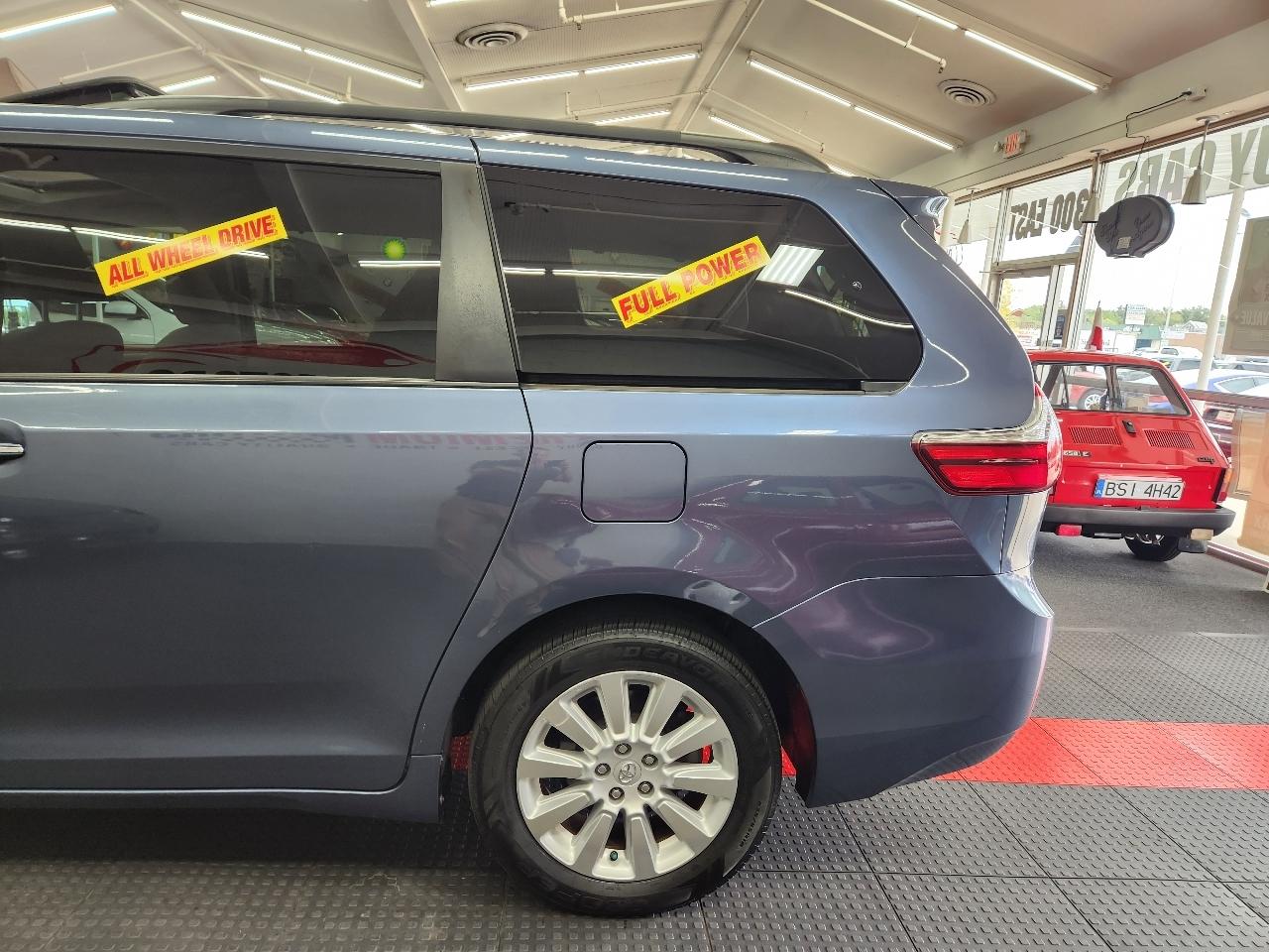 Toyota Sienna XLE 2015