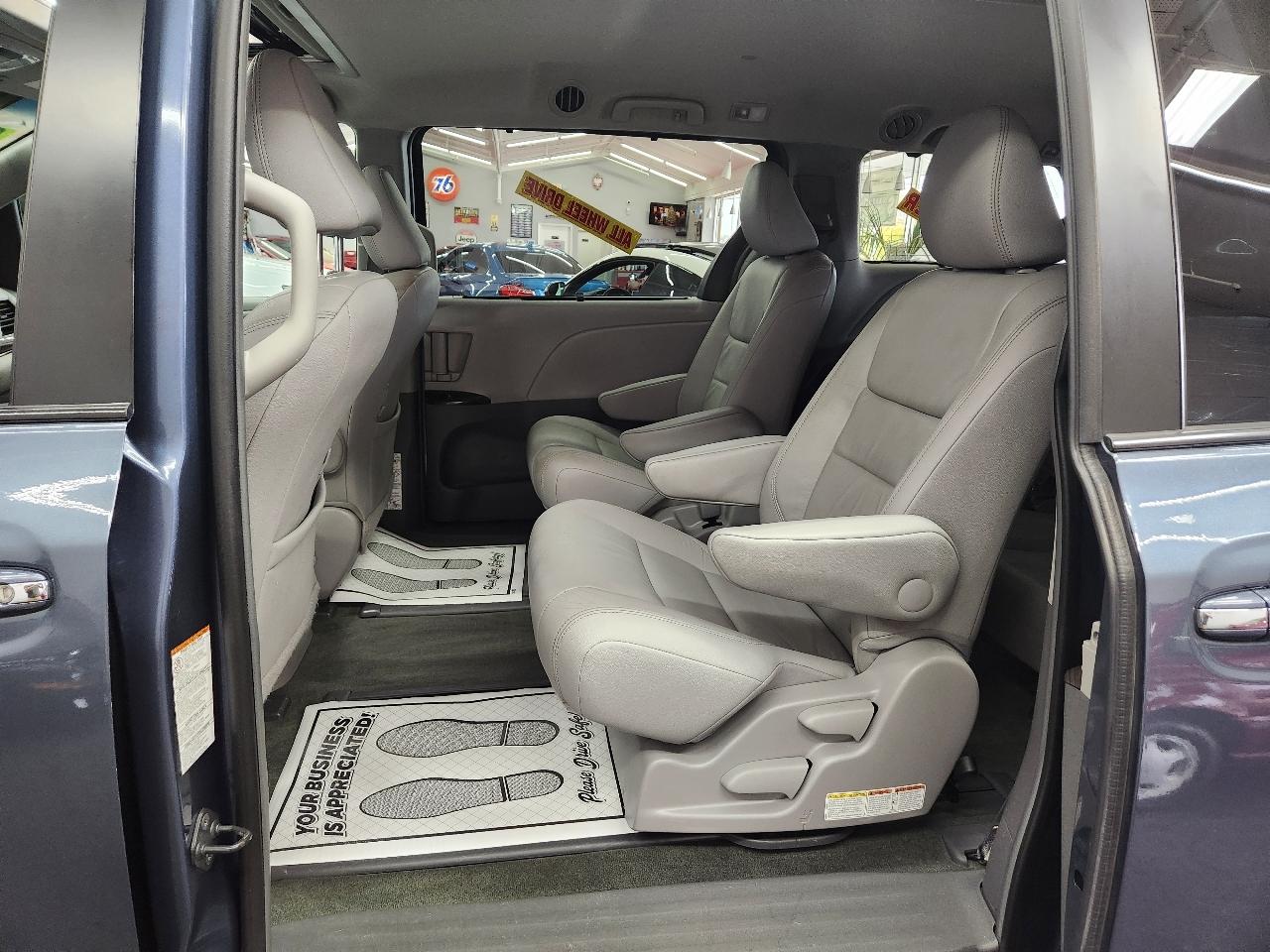 Toyota Sienna XLE 2015