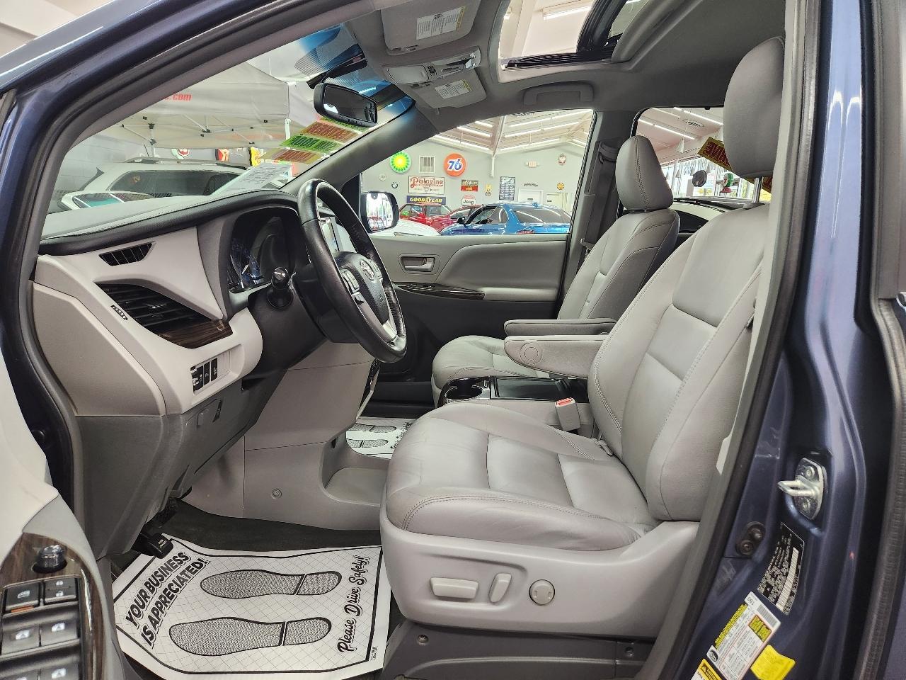 Toyota Sienna XLE 2015