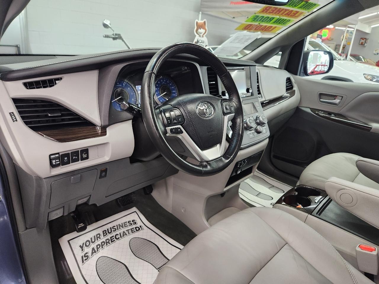 Toyota Sienna XLE 2015
