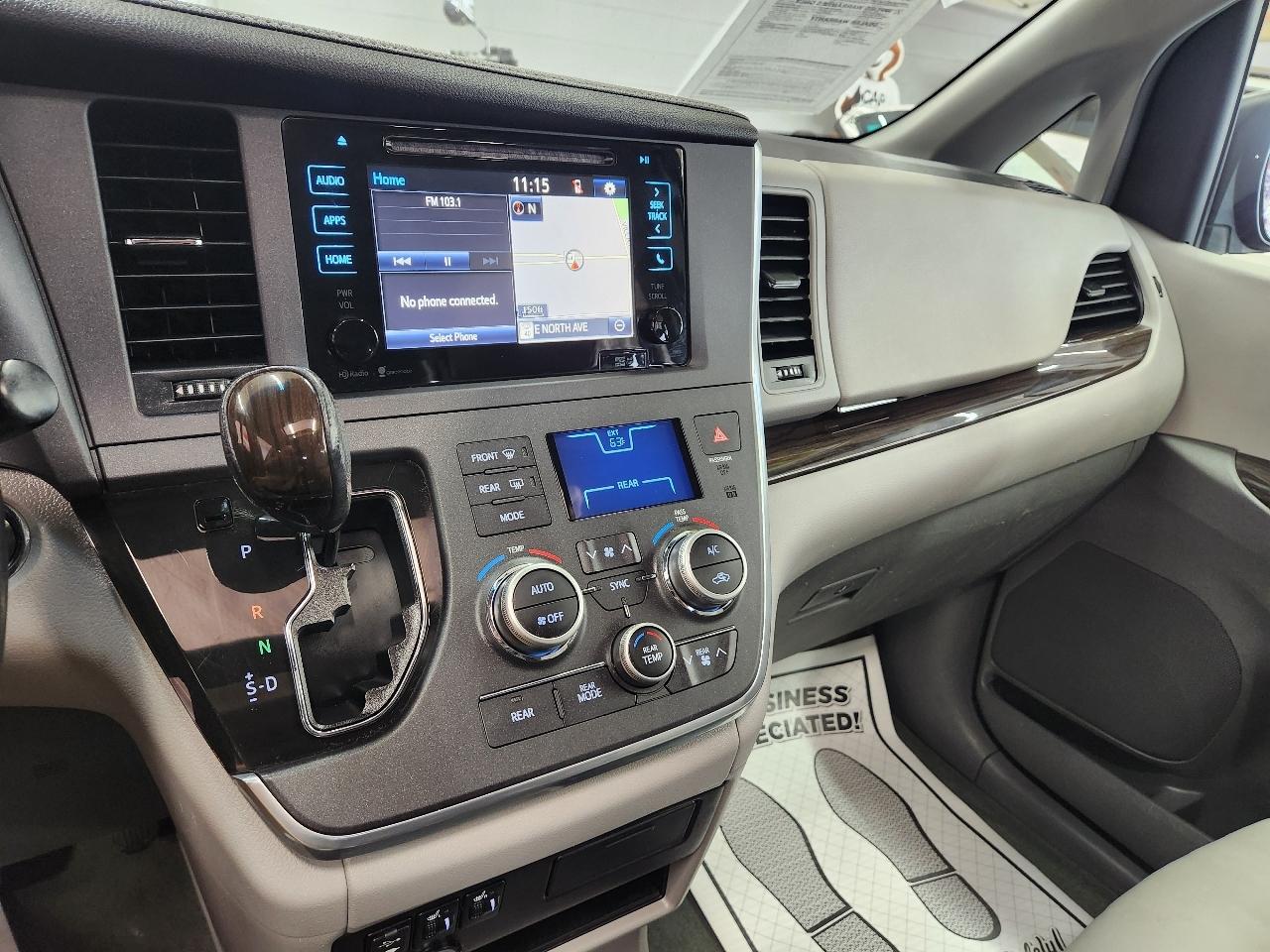 Toyota Sienna XLE 2015