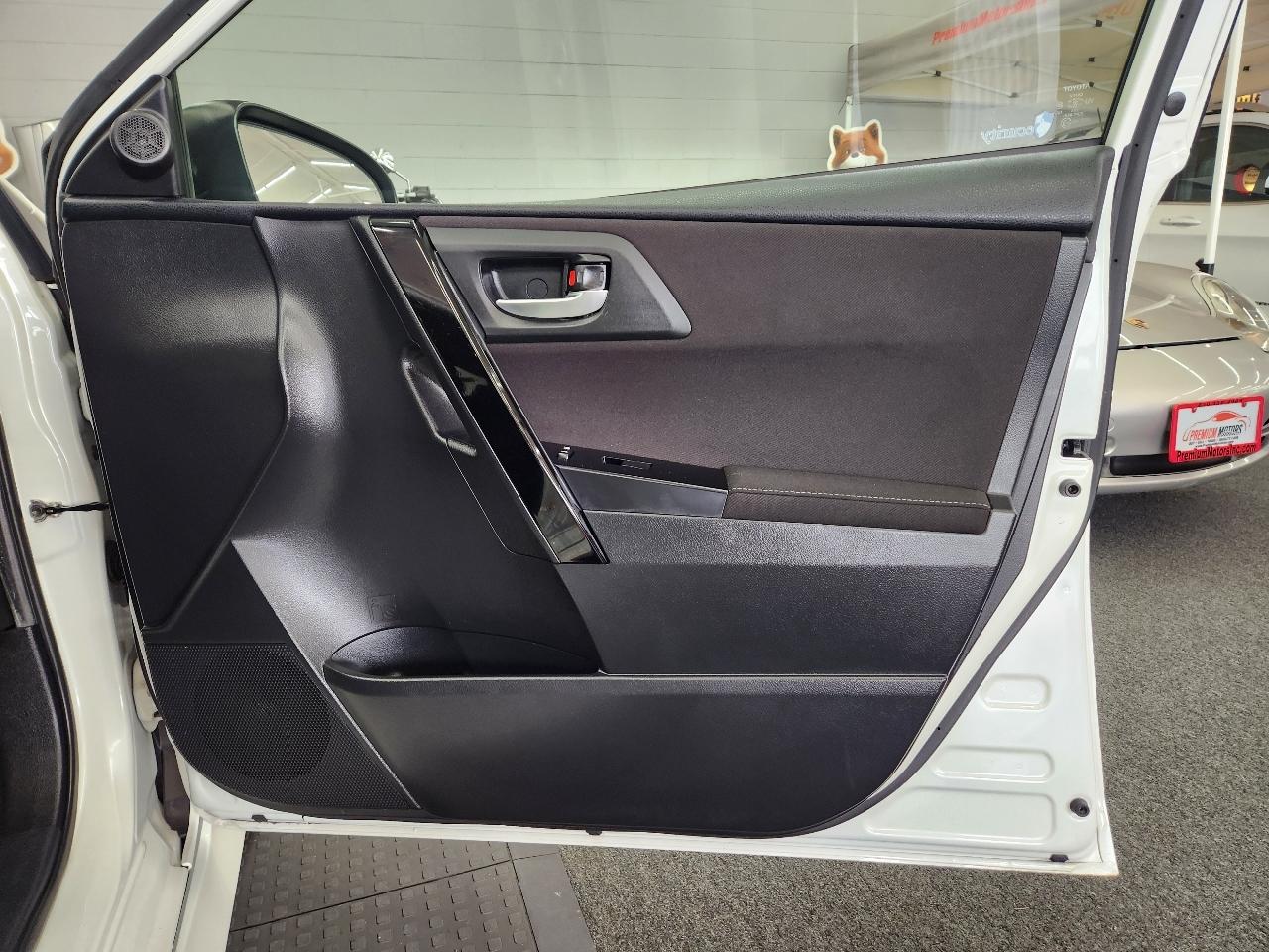 Scion iM 4D Hatchback 2016