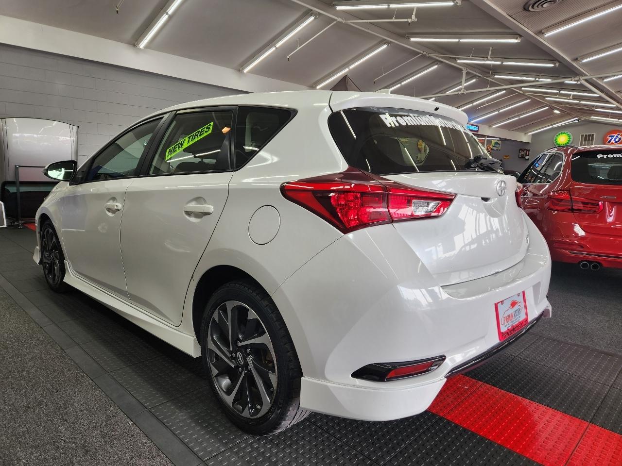 Scion iM 4D Hatchback 2016