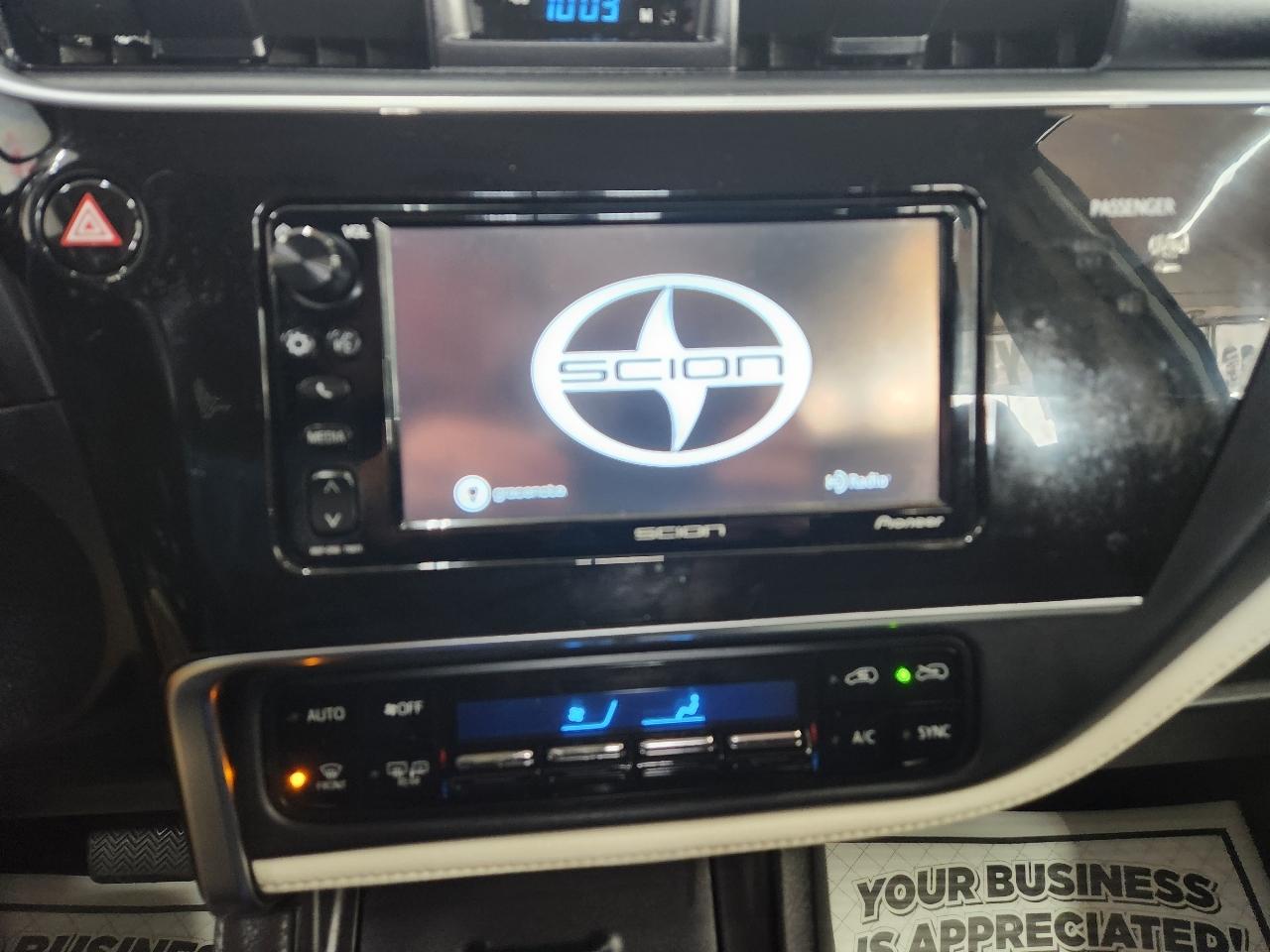 Scion iM 4D Hatchback 2016