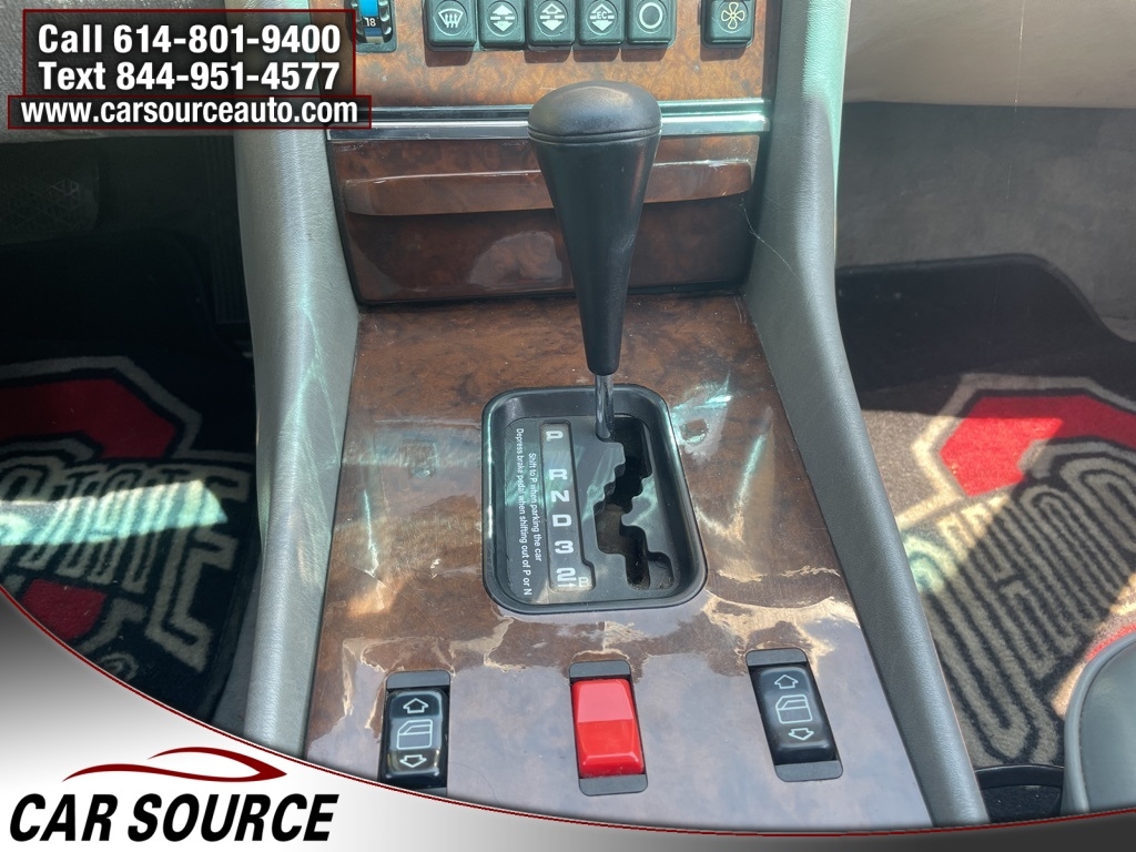 Mercedes-Benz 560 Series  1989