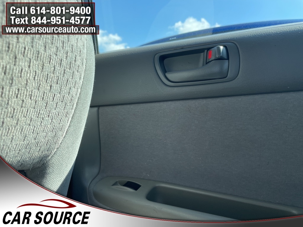 2004 Toyota Camry LE photo 11