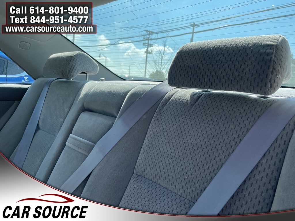 2004 Toyota Camry LE photo 13