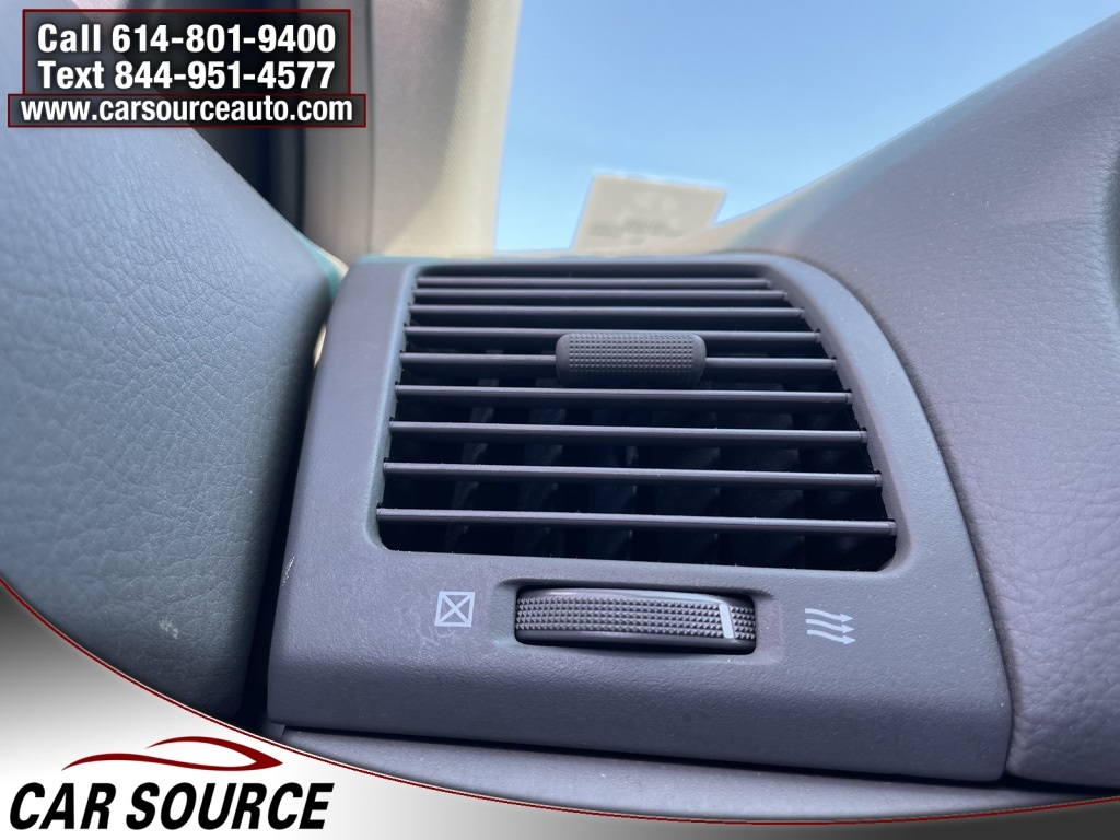 2004 Toyota Camry LE photo 15